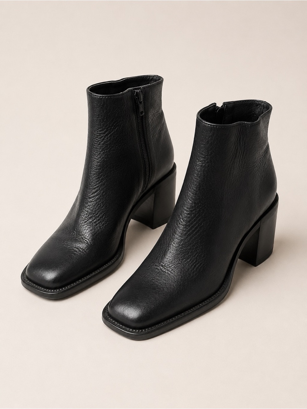 APOSTROPHE PAULETTE BOOTS